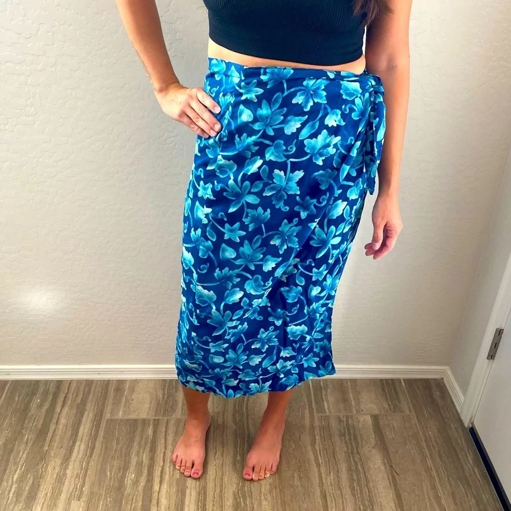 Hillard & Hanson blue floral wrap skirt size large